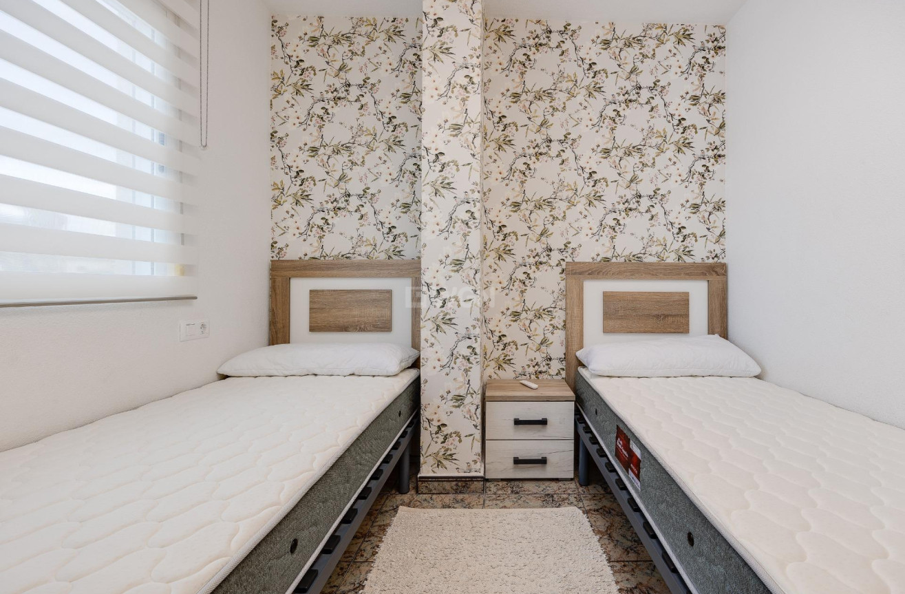 Reventa - Apartamento / piso - Torrevieja - Playa De Los Naufragos