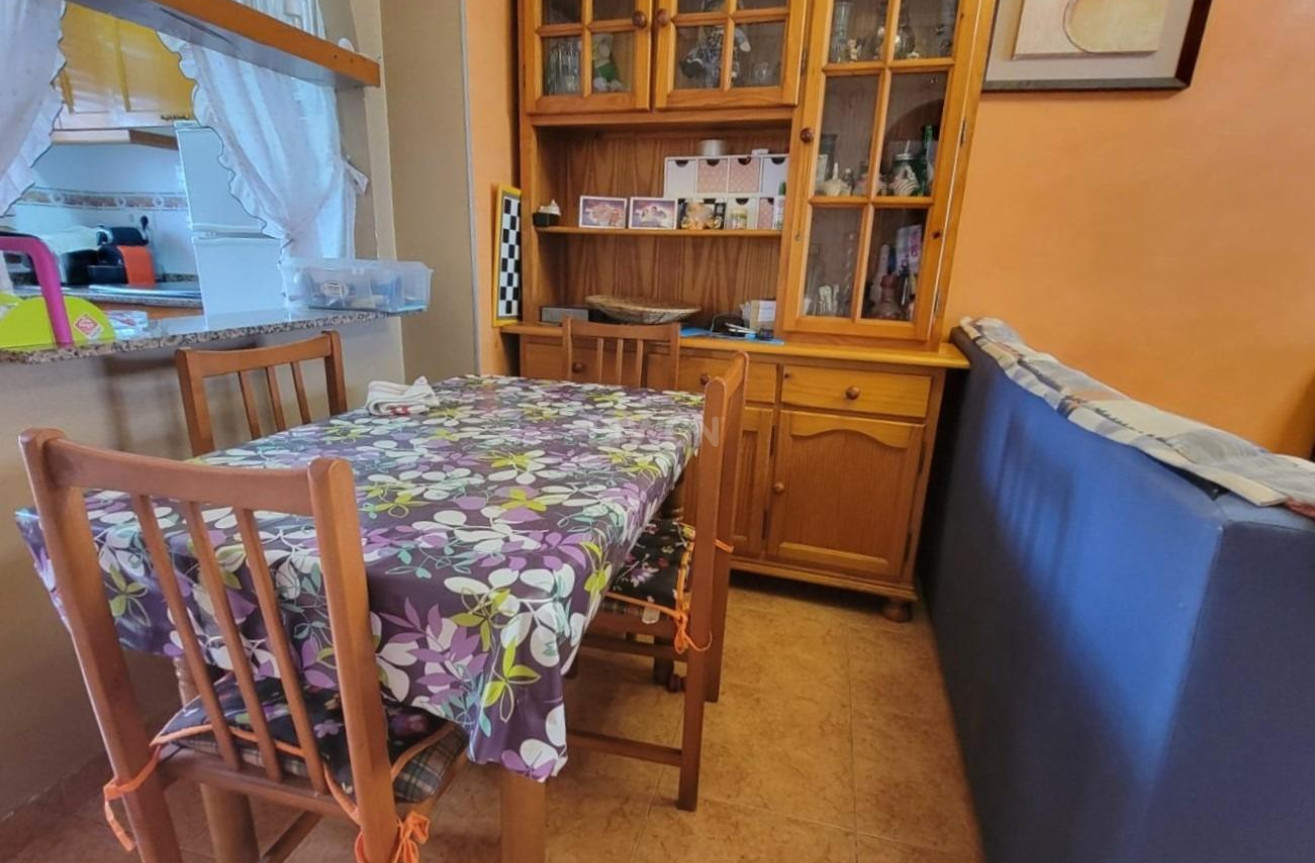 Odsprzedaż - Mieszkanie w bloku - Torrevieja - Nueva Torrevieja