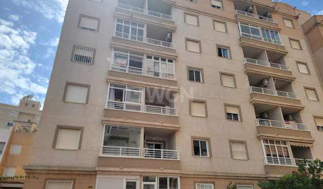 Odsprzedaż - Mieszkanie w bloku - Torrevieja - Nueva Torrevieja