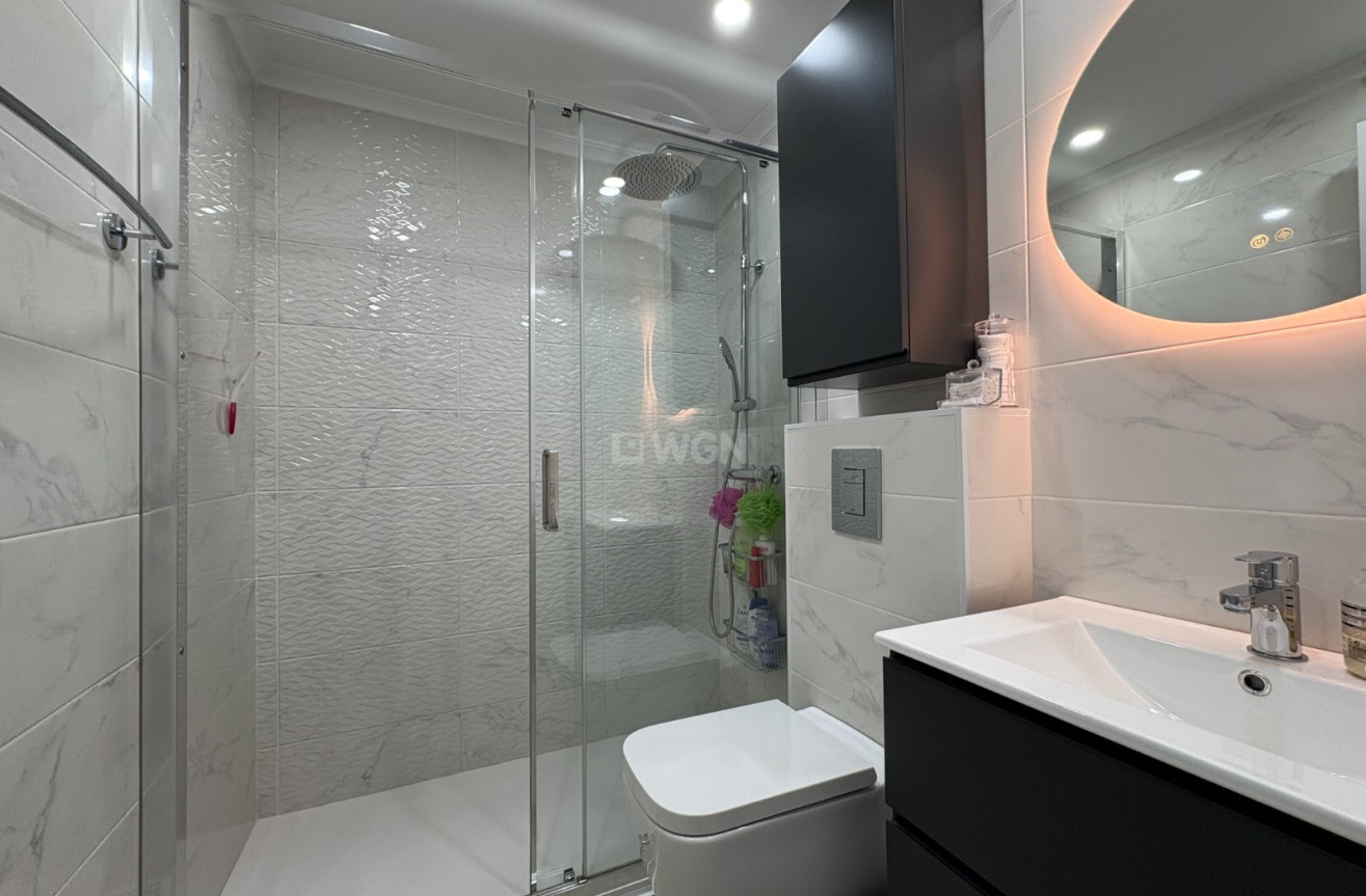 Odsprzedaż - Mieszkanie w bloku - Torrevieja - Costa Blanca