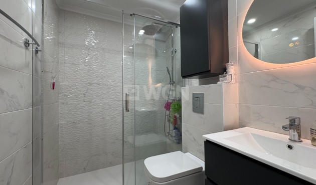 Odsprzedaż - Mieszkanie w bloku - Torrevieja - Costa Blanca