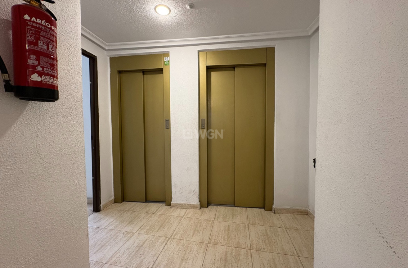 Odsprzedaż - Mieszkanie w bloku - Torrevieja - Costa Blanca