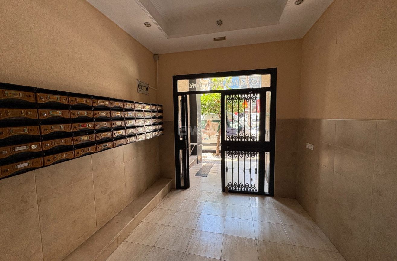 Odsprzedaż - Mieszkanie w bloku - Torrevieja - Costa Blanca