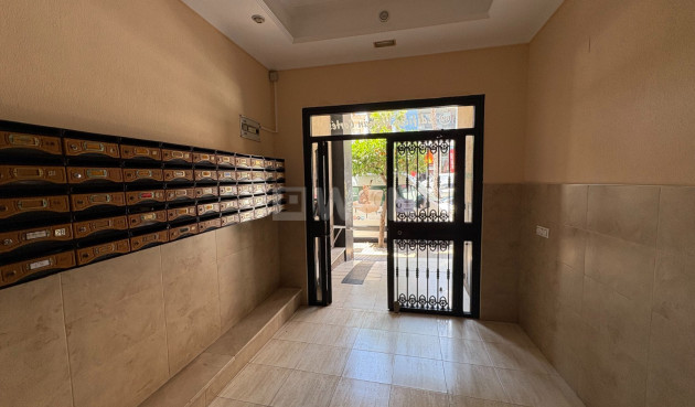 Odsprzedaż - Mieszkanie w bloku - Torrevieja - Costa Blanca