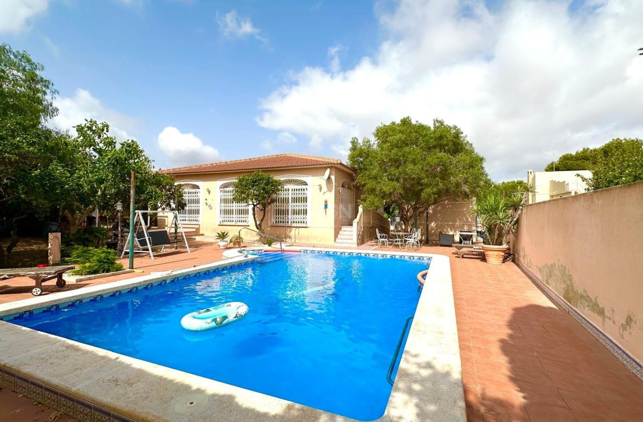 Odsprzedaż - Villa - Torrevieja - Los Balcones - Los Altos del Edén