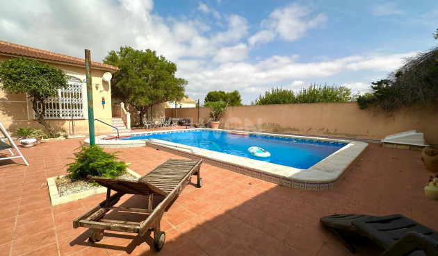 Odsprzedaż - Villa - Torrevieja - Los Balcones - Los Altos del Edén