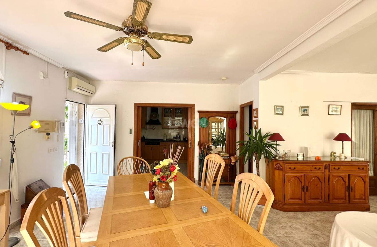 Odsprzedaż - Villa - Torrevieja - Los Balcones - Los Altos del Edén