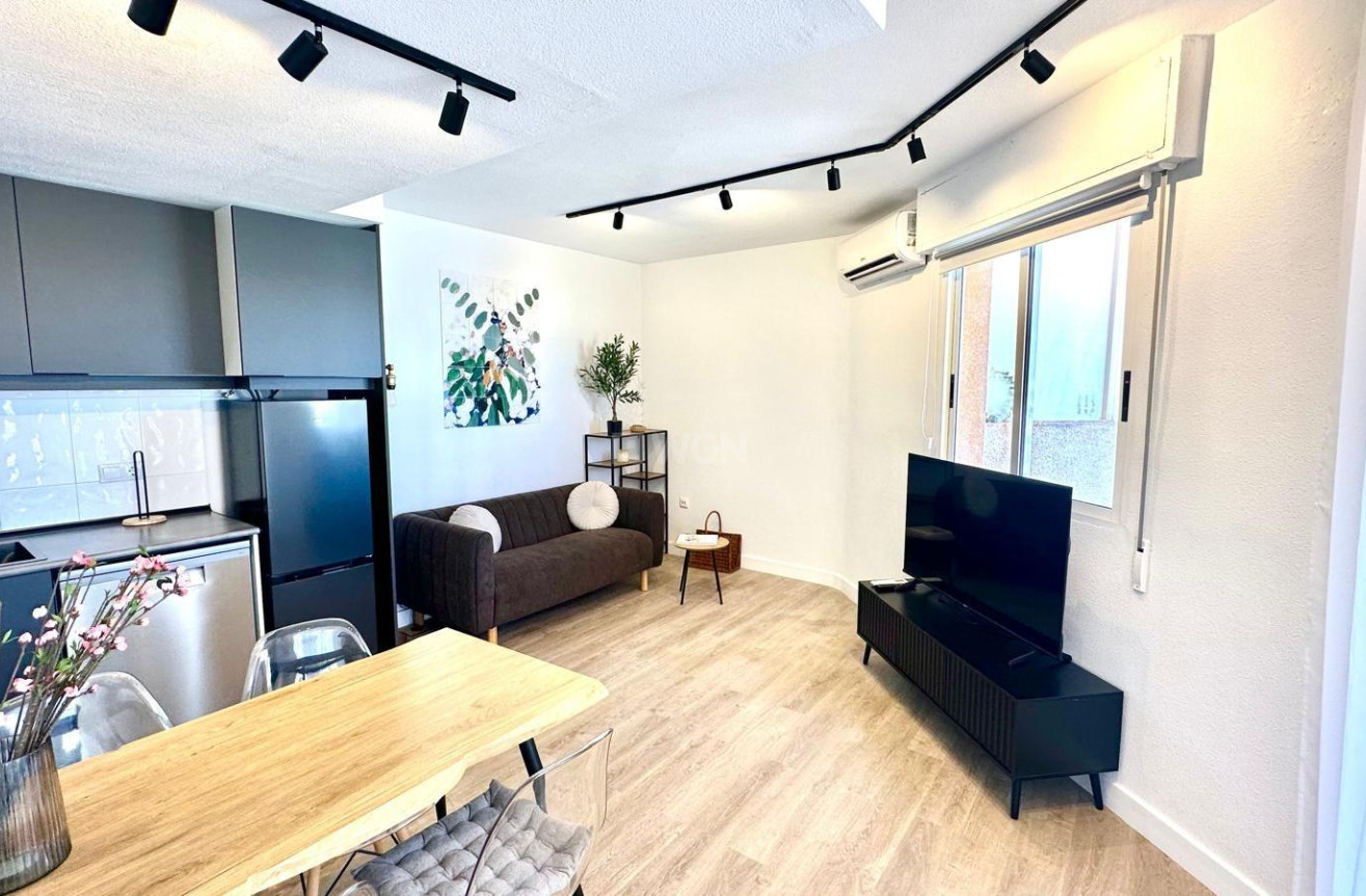 Odsprzedaż - Mieszkanie w bloku - Torrevieja - Centro