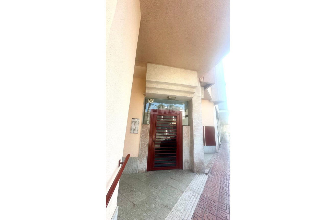 Odsprzedaż - Mieszkanie w bloku - Torrevieja - Centro