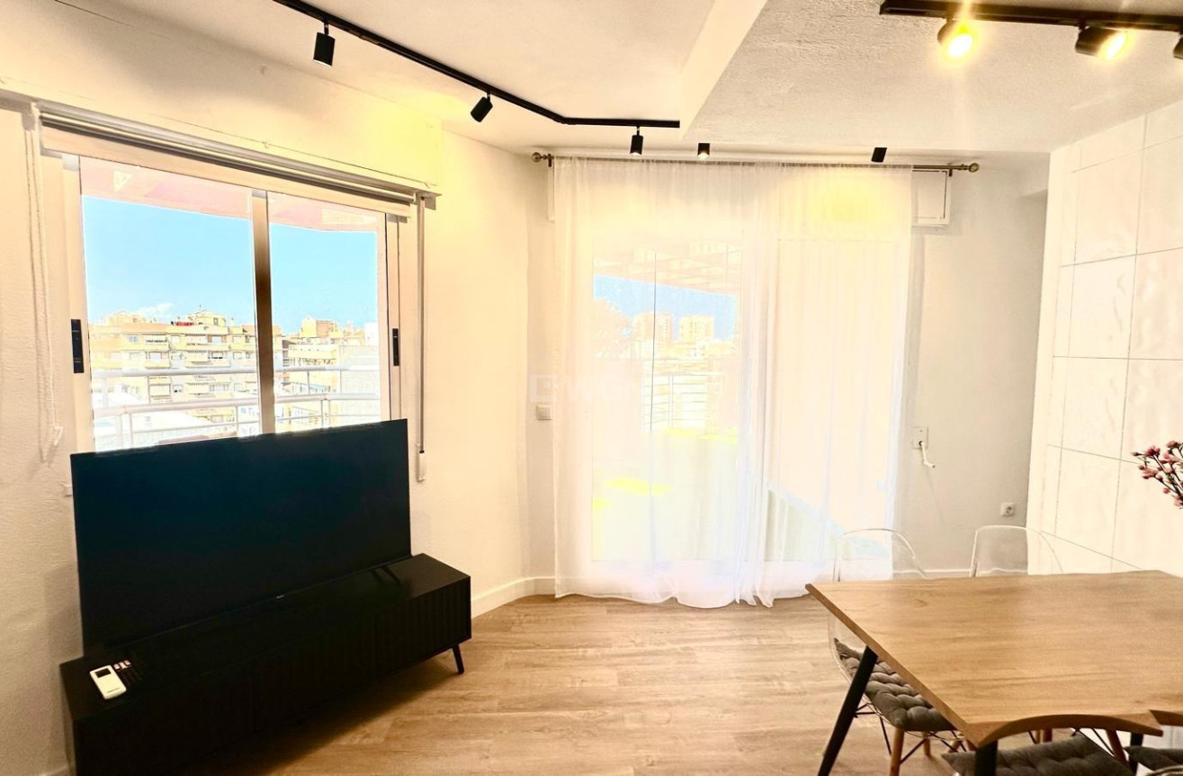 Odsprzedaż - Mieszkanie w bloku - Torrevieja - Centro