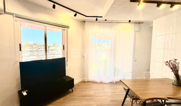 Odsprzedaż - Mieszkanie w bloku - Torrevieja - Centro