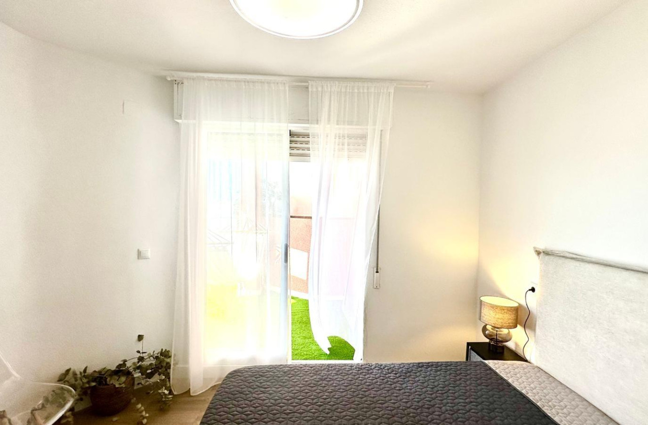 Odsprzedaż - Mieszkanie w bloku - Torrevieja - Centro