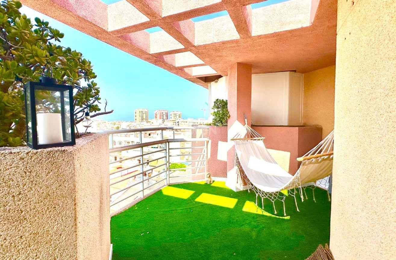 Odsprzedaż - Mieszkanie w bloku - Torrevieja - Centro