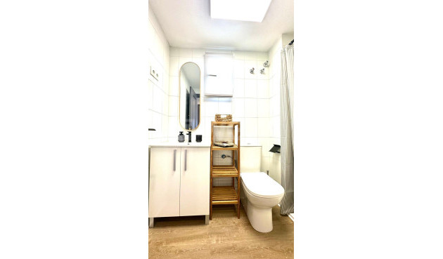 Odsprzedaż - Mieszkanie w bloku - Torrevieja - Centro