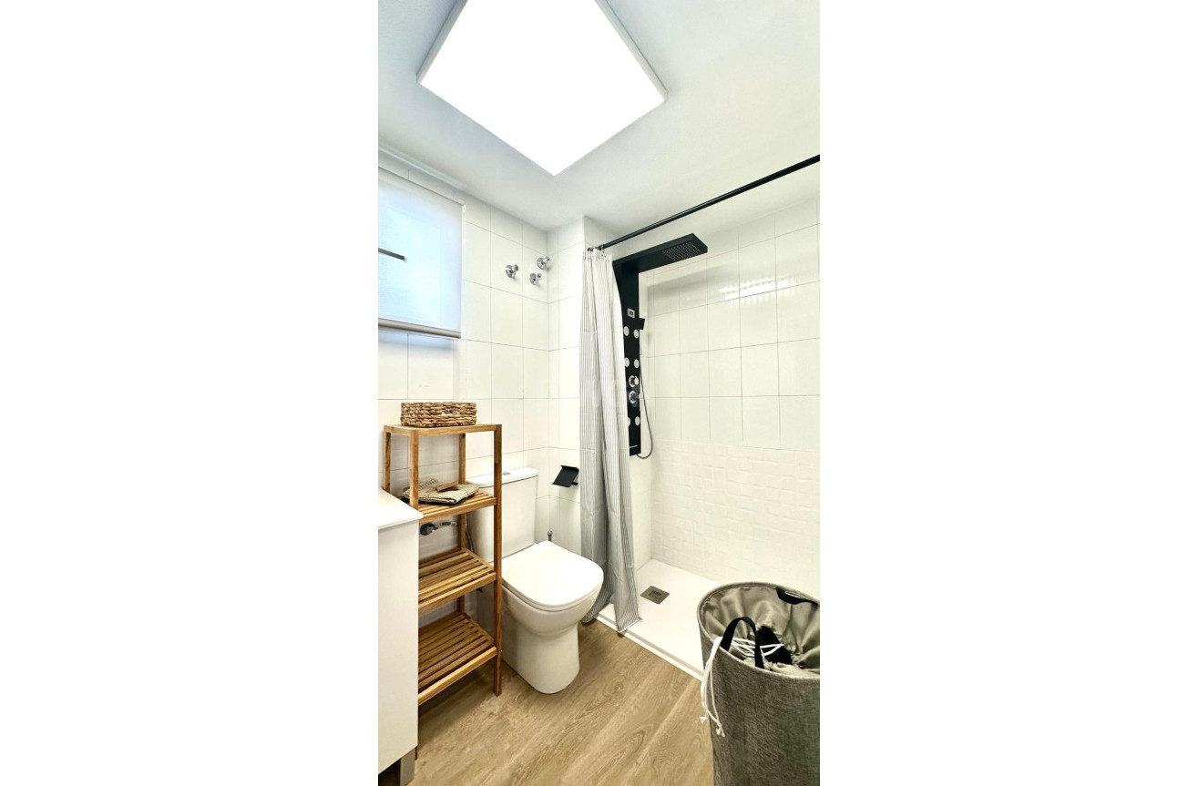 Odsprzedaż - Mieszkanie w bloku - Torrevieja - Centro