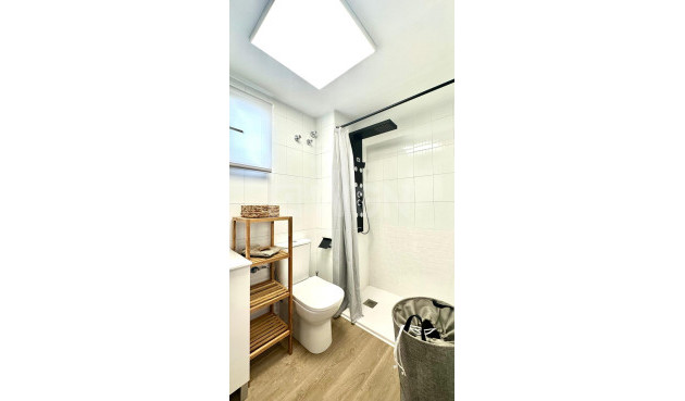 Odsprzedaż - Mieszkanie w bloku - Torrevieja - Centro