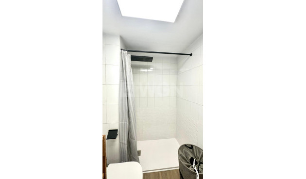 Odsprzedaż - Mieszkanie w bloku - Torrevieja - Centro