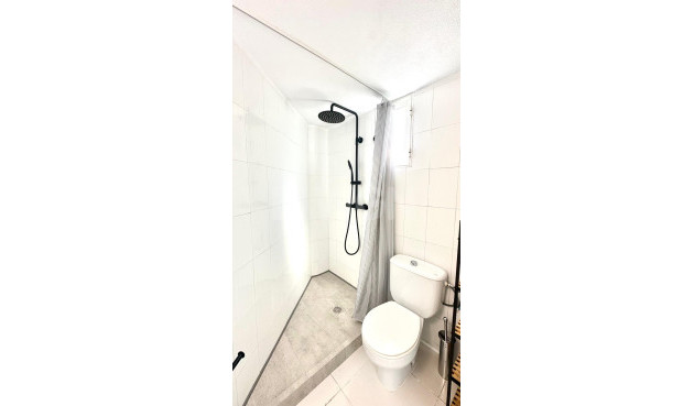 Odsprzedaż - Mieszkanie w bloku - Torrevieja - Centro