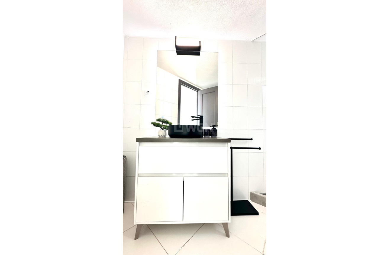 Odsprzedaż - Mieszkanie w bloku - Torrevieja - Centro