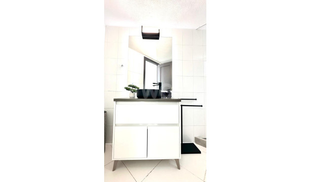 Odsprzedaż - Mieszkanie w bloku - Torrevieja - Centro