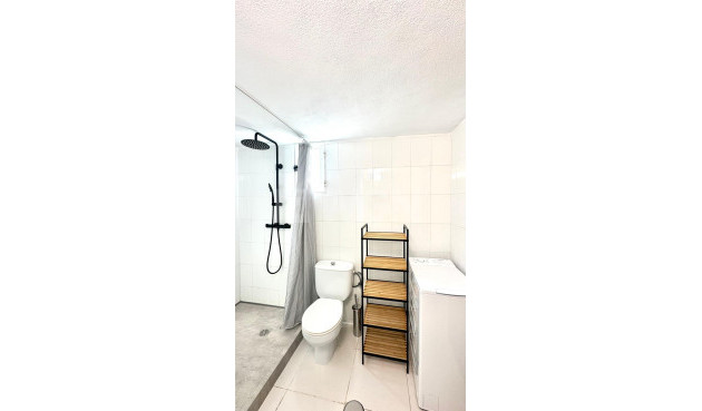 Odsprzedaż - Mieszkanie w bloku - Torrevieja - Centro