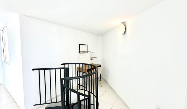 Odsprzedaż - Mieszkanie w bloku - Torrevieja - Centro