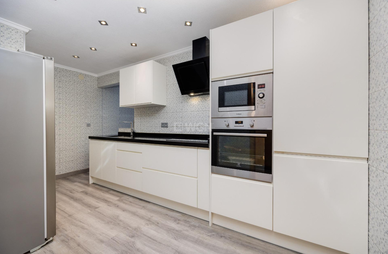 Odsprzedaż - Mieszkanie w bloku - Torrevieja - Acequion