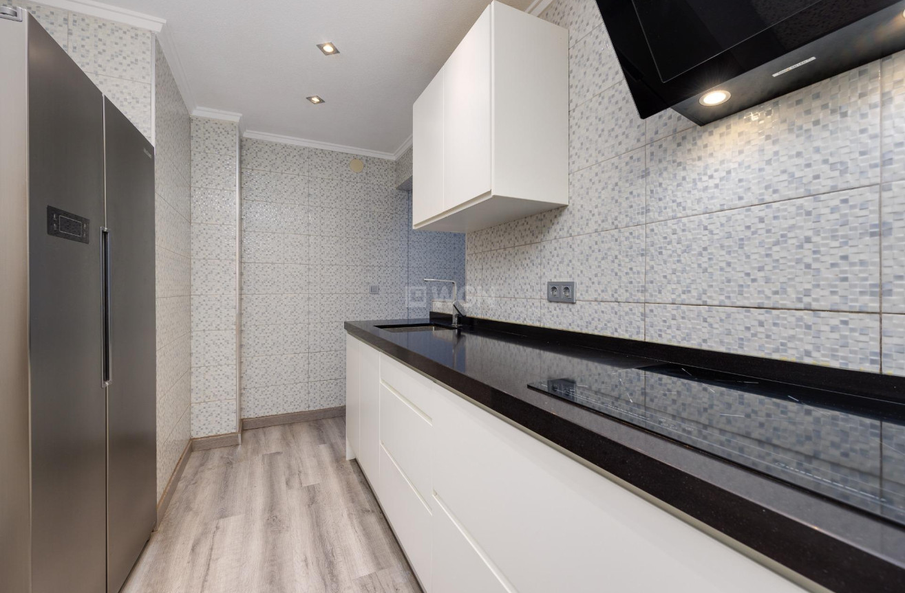 Odsprzedaż - Mieszkanie w bloku - Torrevieja - Acequion