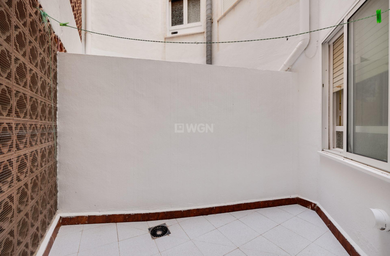 Odsprzedaż - Mieszkanie w bloku - Torrevieja - Acequion