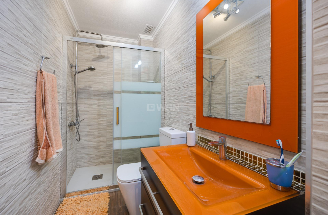 Odsprzedaż - Mieszkanie w bloku - Torrevieja - Acequion