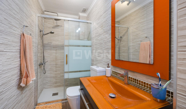 Odsprzedaż - Mieszkanie w bloku - Torrevieja - Acequion