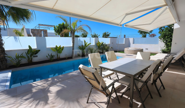 Odsprzedaż - Villa - Pilar de la Horadada - Costa Blanca