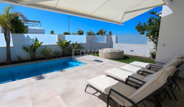 Odsprzedaż - Villa - Pilar de la Horadada - Costa Blanca