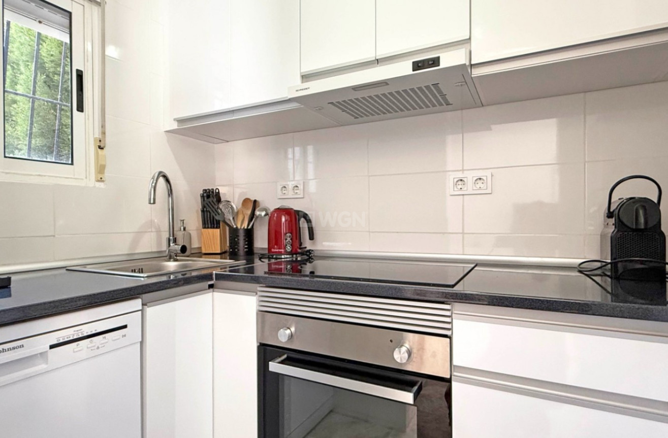 Odsprzedaż - Mieszkanie w bloku - Torrevieja - Costa Blanca