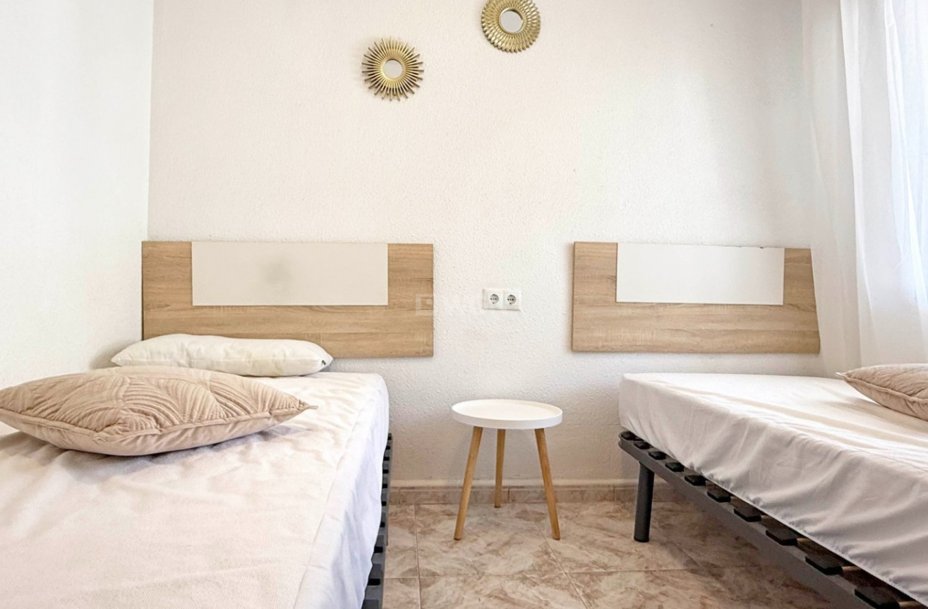 Odsprzedaż - Mieszkanie w bloku - Torrevieja - Costa Blanca