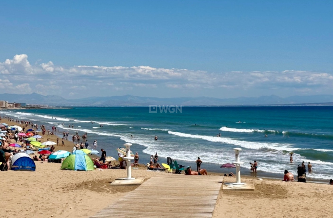 Odsprzedaż - Mieszkanie w bloku - Torrevieja - Costa Blanca