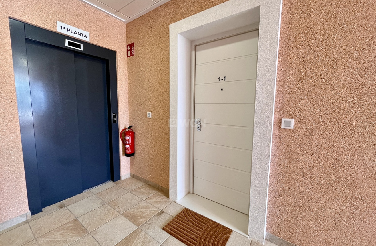 Resale - Apartment / flat - El Raso - Costa Blanca