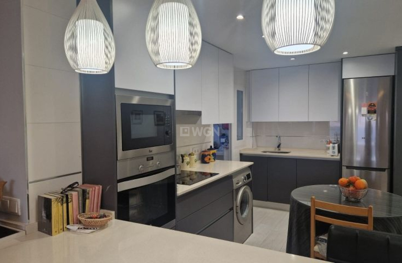 Odsprzedaż - Mieszkanie w bloku - Torrevieja - Costa Blanca