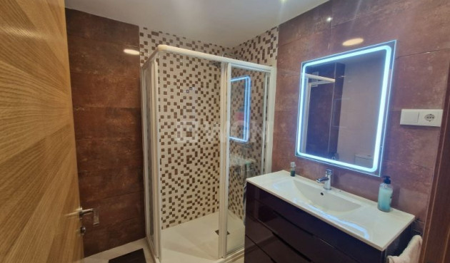 Odsprzedaż - Mieszkanie w bloku - Torrevieja - Costa Blanca