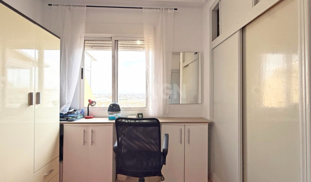 Odsprzedaż - Mieszkanie w bloku - Torrevieja - Costa Blanca