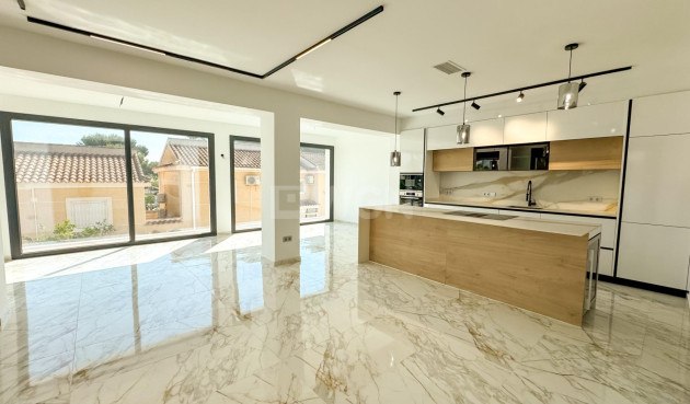 Odsprzedaż - Villa - Torrevieja - Los Balcones - Los Altos del Edén