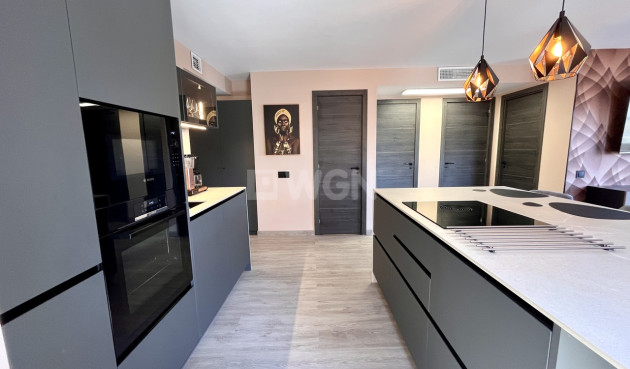 Odsprzedaż - Mieszkanie w bloku - Almoradí - Inland