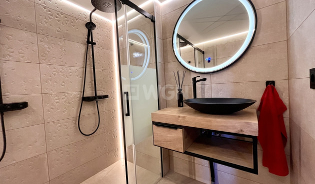 Odsprzedaż - Mieszkanie w bloku - Almoradí - Inland