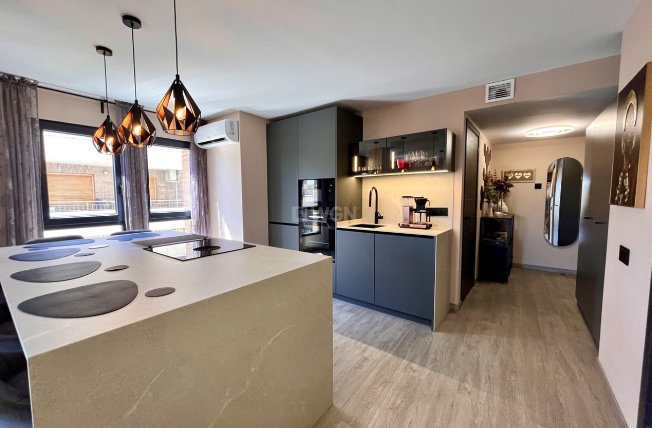 Odsprzedaż - Mieszkanie w bloku - Almoradí - Inland