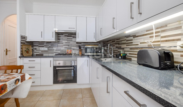 Odsprzedaż - Kamienica - Torrevieja - La Siesta - El Salado - Torreta