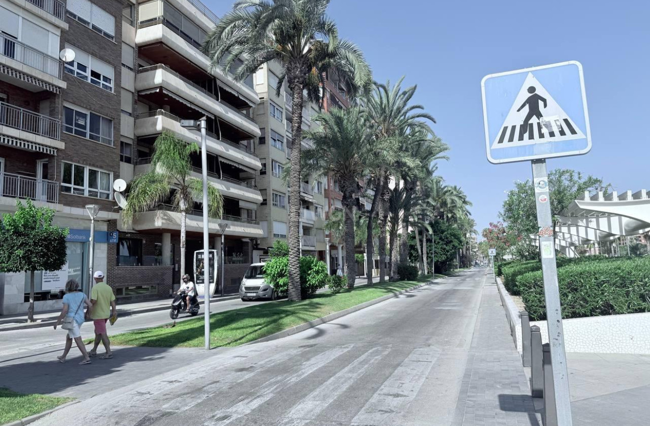 Odsprzedaż - Mieszkanie w bloku - Torrevieja - Puerto