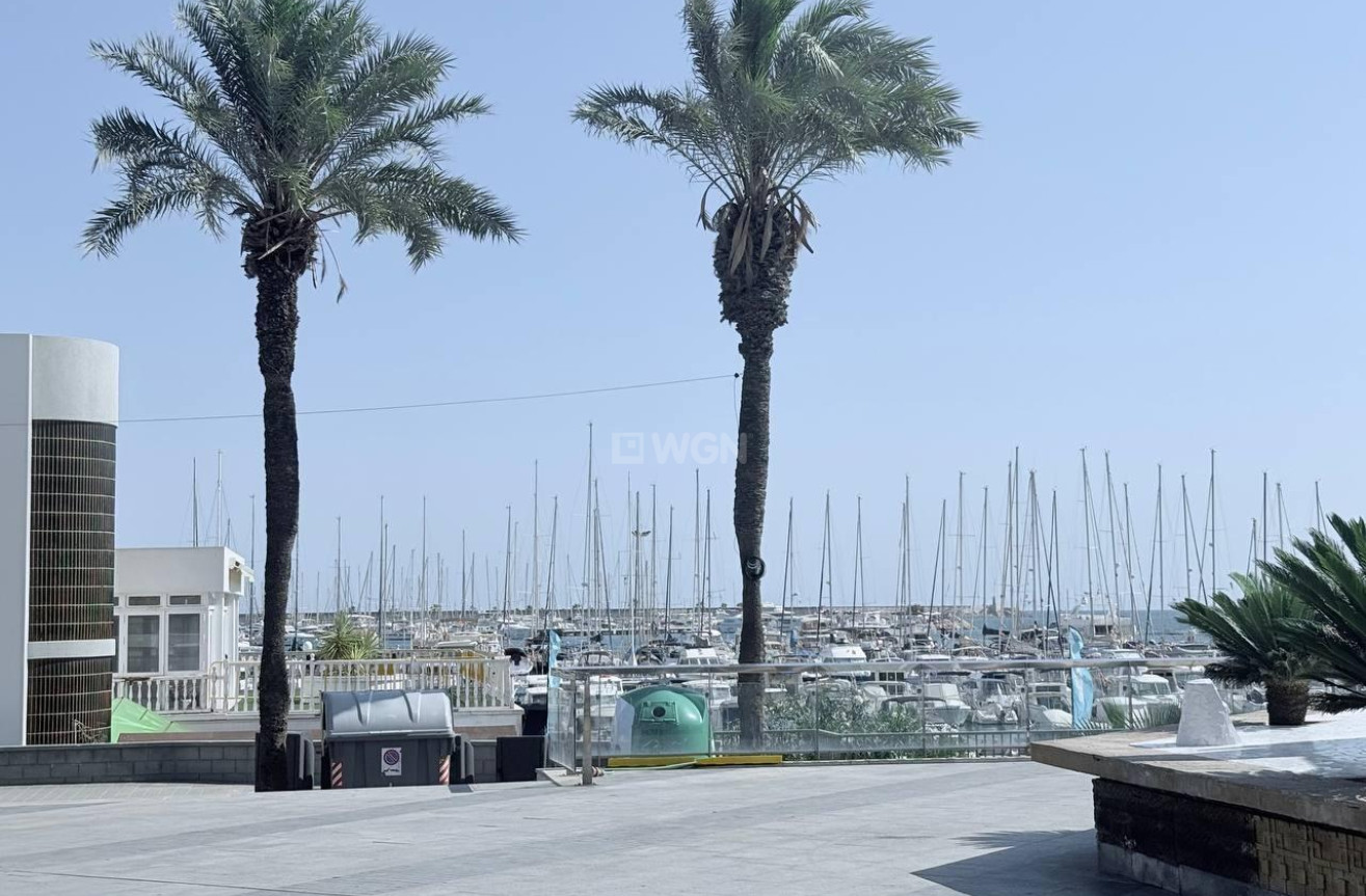 Odsprzedaż - Mieszkanie w bloku - Torrevieja - Puerto