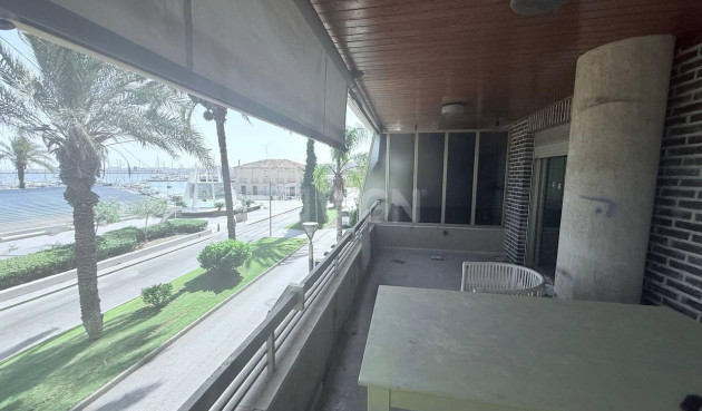 Odsprzedaż - Mieszkanie w bloku - Torrevieja - Puerto