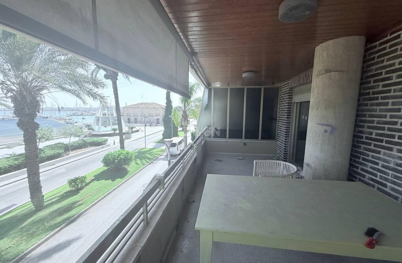 Odsprzedaż - Mieszkanie w bloku - Torrevieja - Puerto