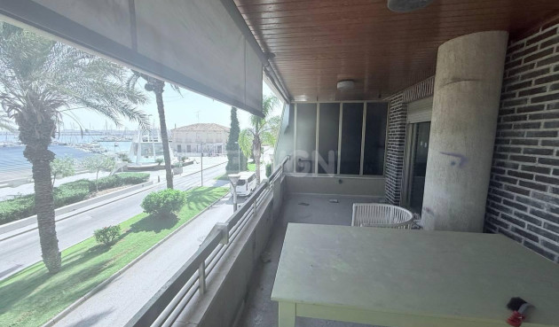 Odsprzedaż - Mieszkanie w bloku - Torrevieja - Puerto